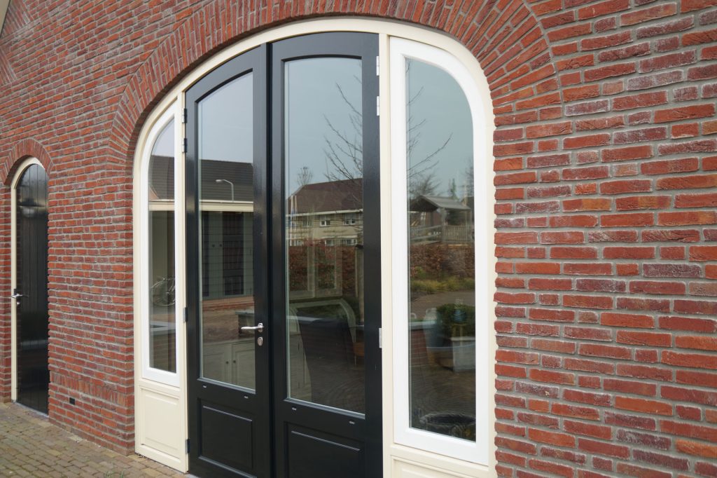 Geschilderde boogdeuren